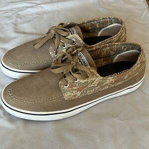 Converse Cons, unique converse shoe with a khaki/camo colorway. Good condition